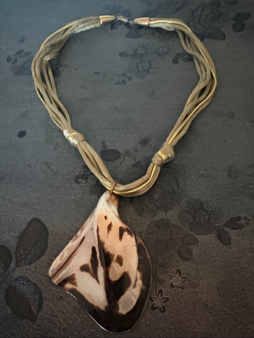 VINTAGE IRIDESCENT BROWN WHITE ABALONE SHELL PENDANT SOFT CORDED 19" NECKLACE